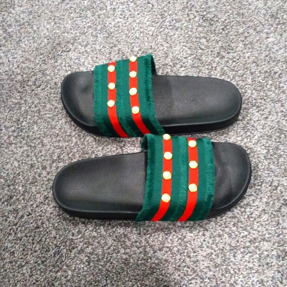 Woman Green and Red Slipper with Pearl Accents - Picture 2 of 3